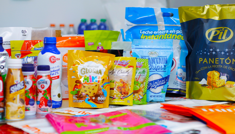 Estante de productos envasados de otras marcas, no de Pack Tech